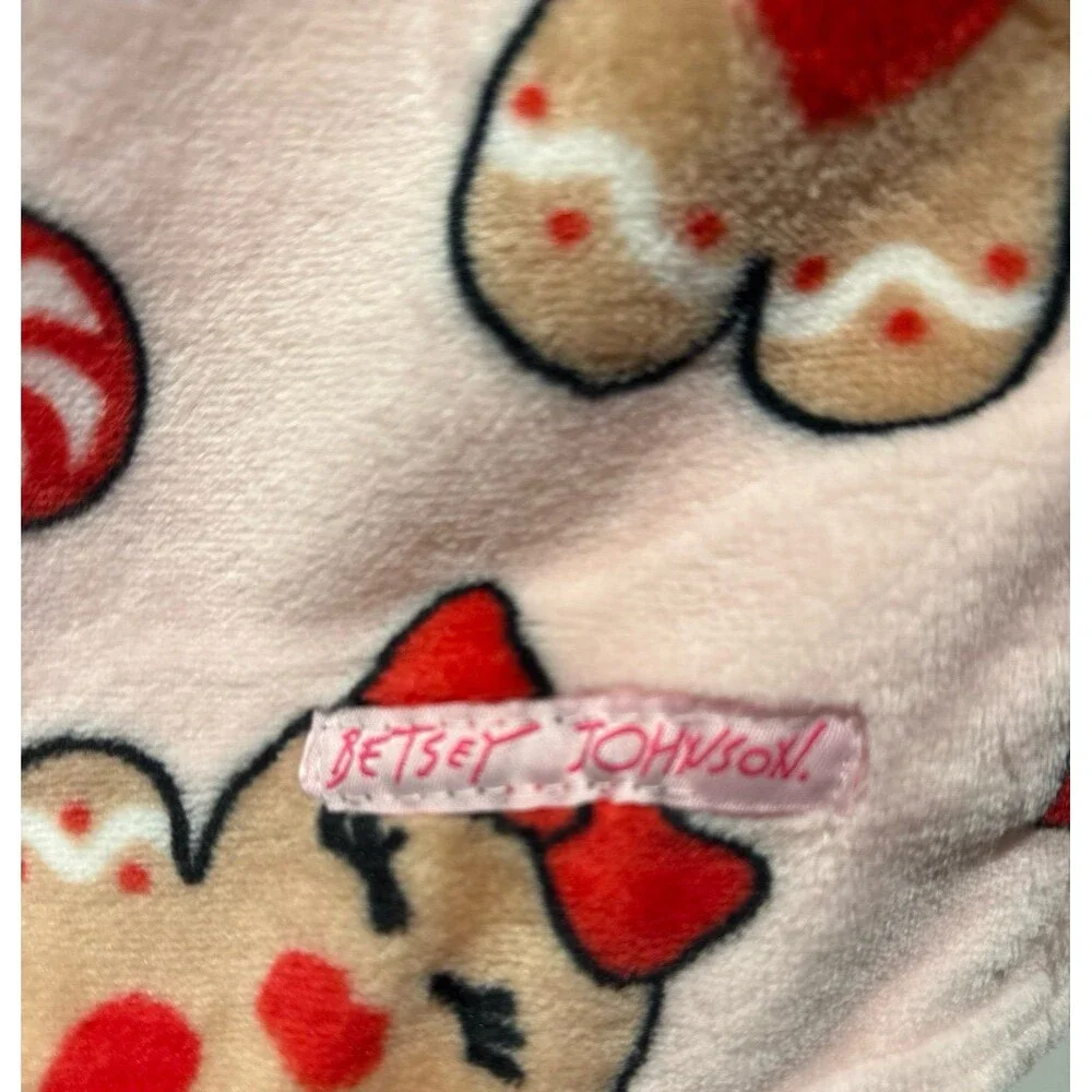 Betsey Johnson Christmas gingerbread Pink blanket
